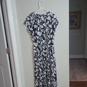 Serra Women's Black & White Floral Maxi Dress Padded Cotyon Size Small